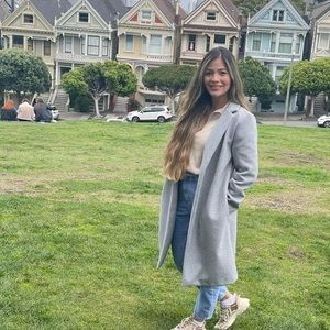 Meet your Posher, Isaura